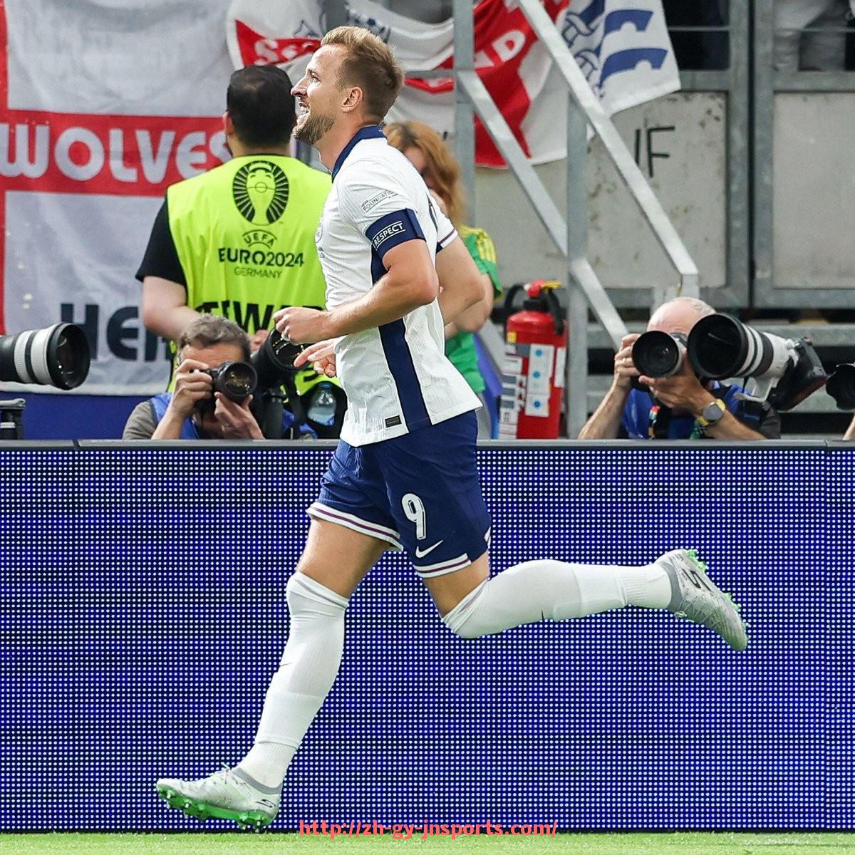 JN江南体育-疫情对德甲哪些球队造成了严重影响？损失情况分析