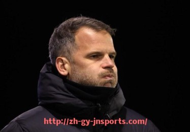 JN江南体育-英超球员史密斯的职业生涯及影响力回顾